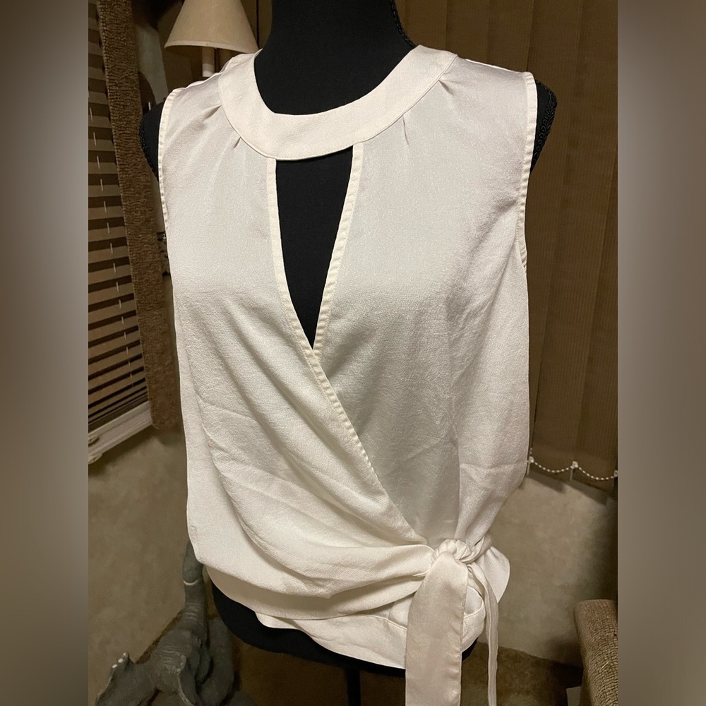 White Express Blouse. Like new. Ties on side. Buttons at waist. Size M.